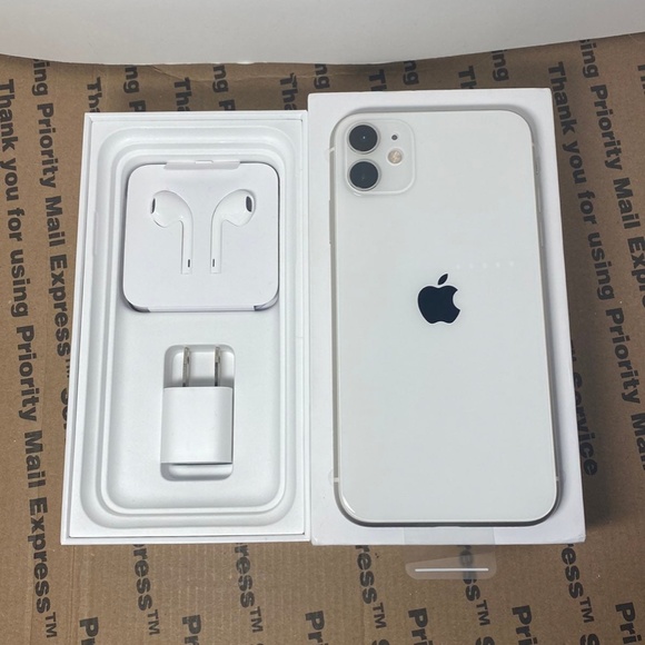 iPhone 11 - Picture 2 of 3